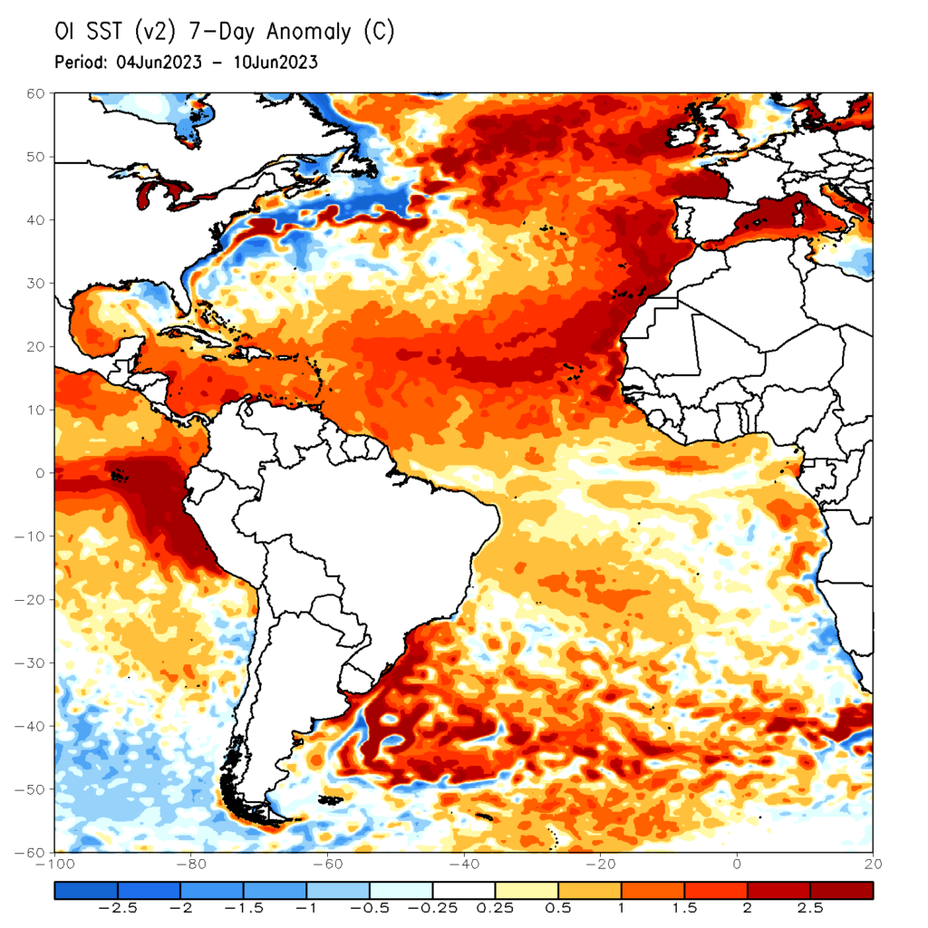 Anomalia da temperatura da superfície do mar do Oceano Atlântico e do leste do Pacífico, entre os dias 04 e 10 de junho de 2023. (Fonte: NOAA)