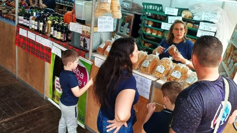 Feira da Agricultura Familiar leva sabor e tradição ao Acampamento Farroupilha.